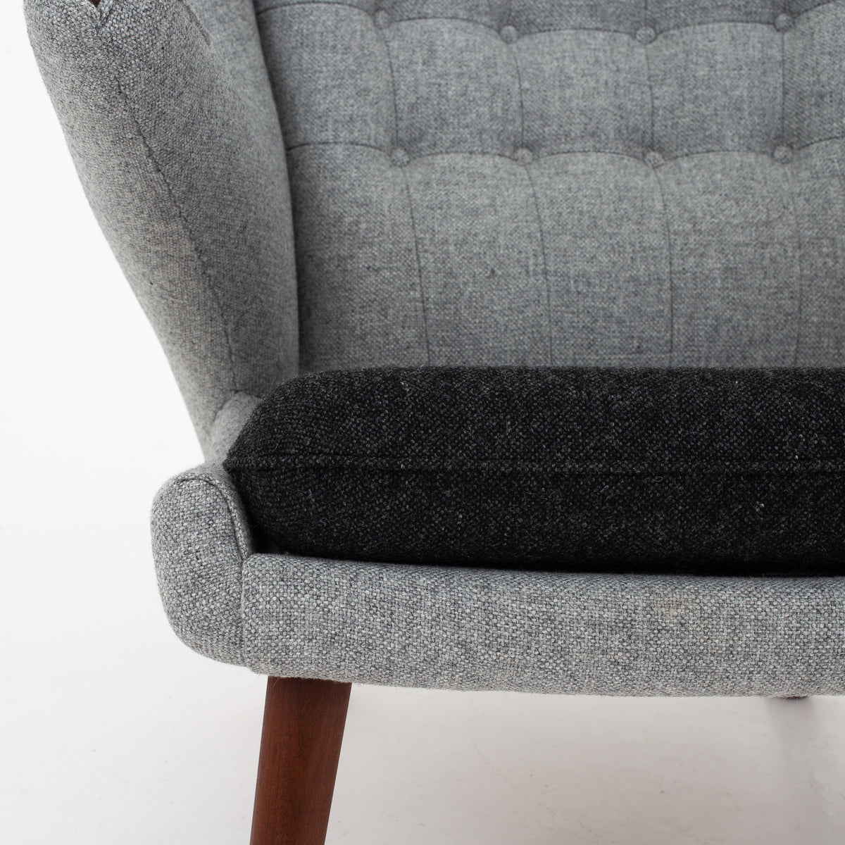 AP 19 - Papa Bear chair in grey wool